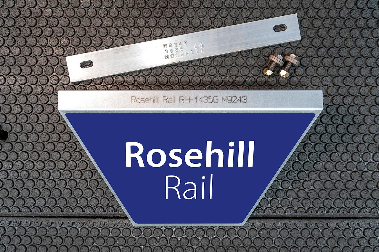 Chain guard deflector plates for crossing edges