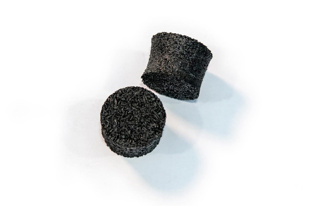 Rubber sealing plugs for bolt holes