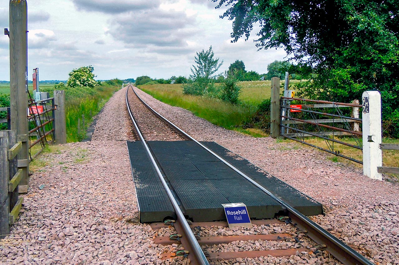 Baseplate system installed at agricultural crossing