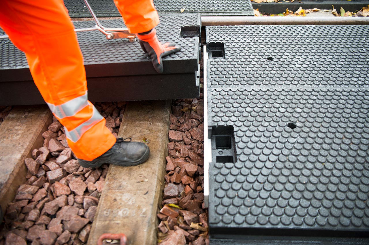 Track-level crossing view