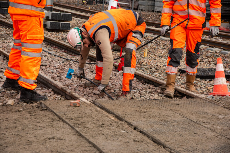 StrandLock installation work at Paris crossing