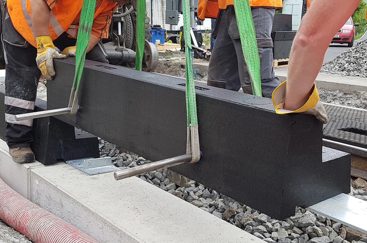 CONNECT crossing with rubber edge beams